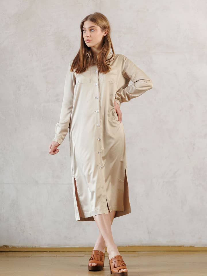 Leiria satin kjole for engroshandel hos VIL'NI