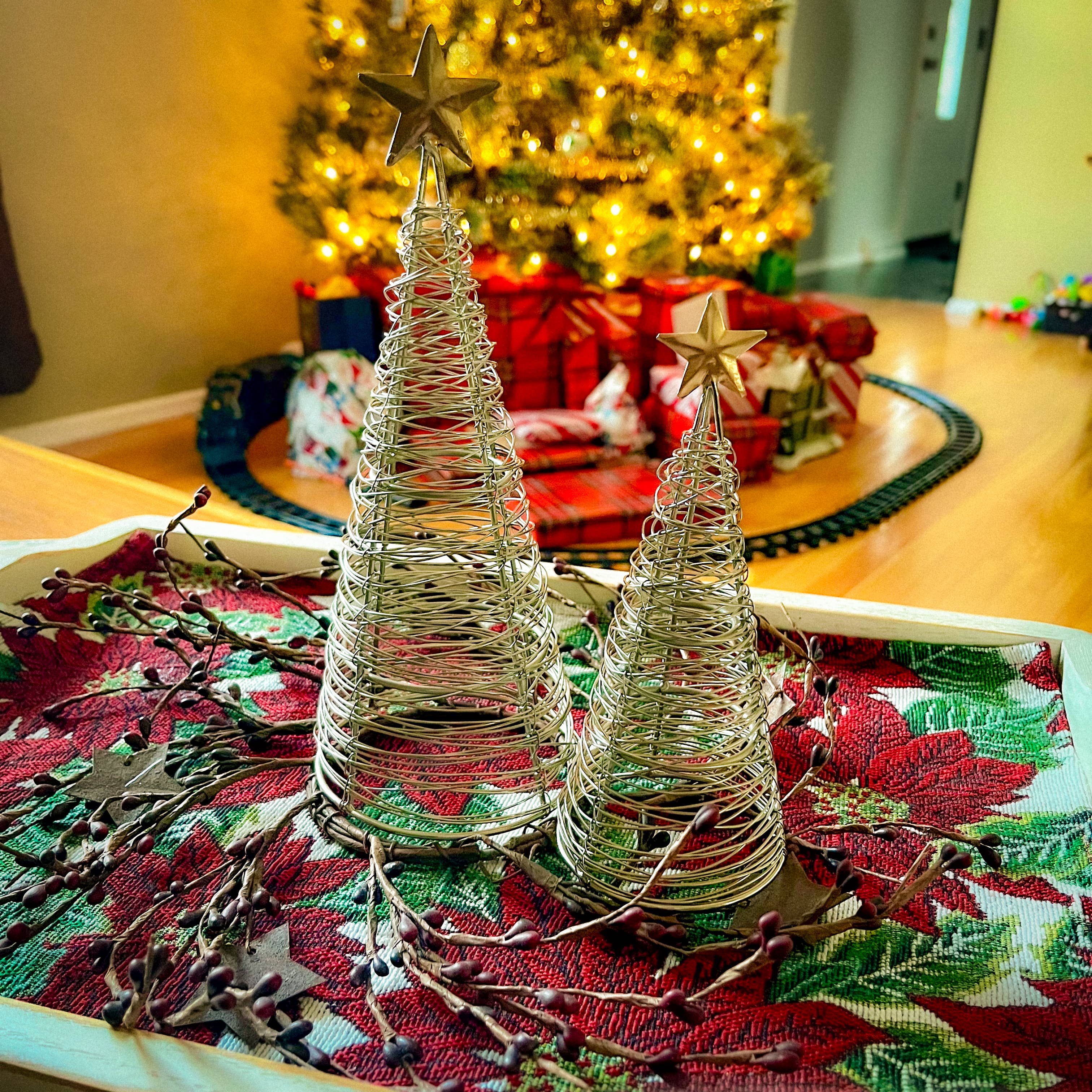 Mira Fair Trade - Wholesale Christmas Decoration - Gold Star Wrapped Wire Trees - 2 Sizes1
