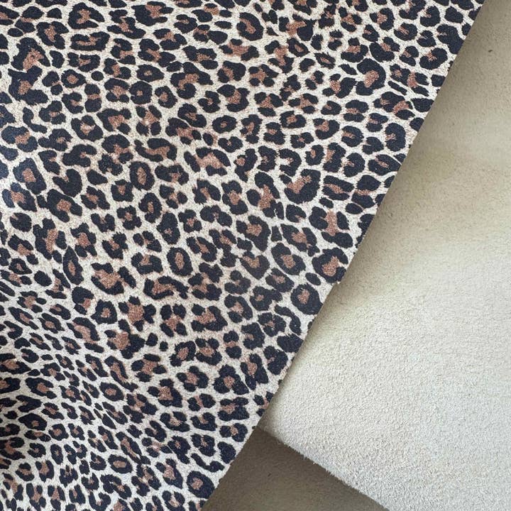 Rhe Amore – wholesale Keychain – Women's – Leopard Print Suede Leather Keyring