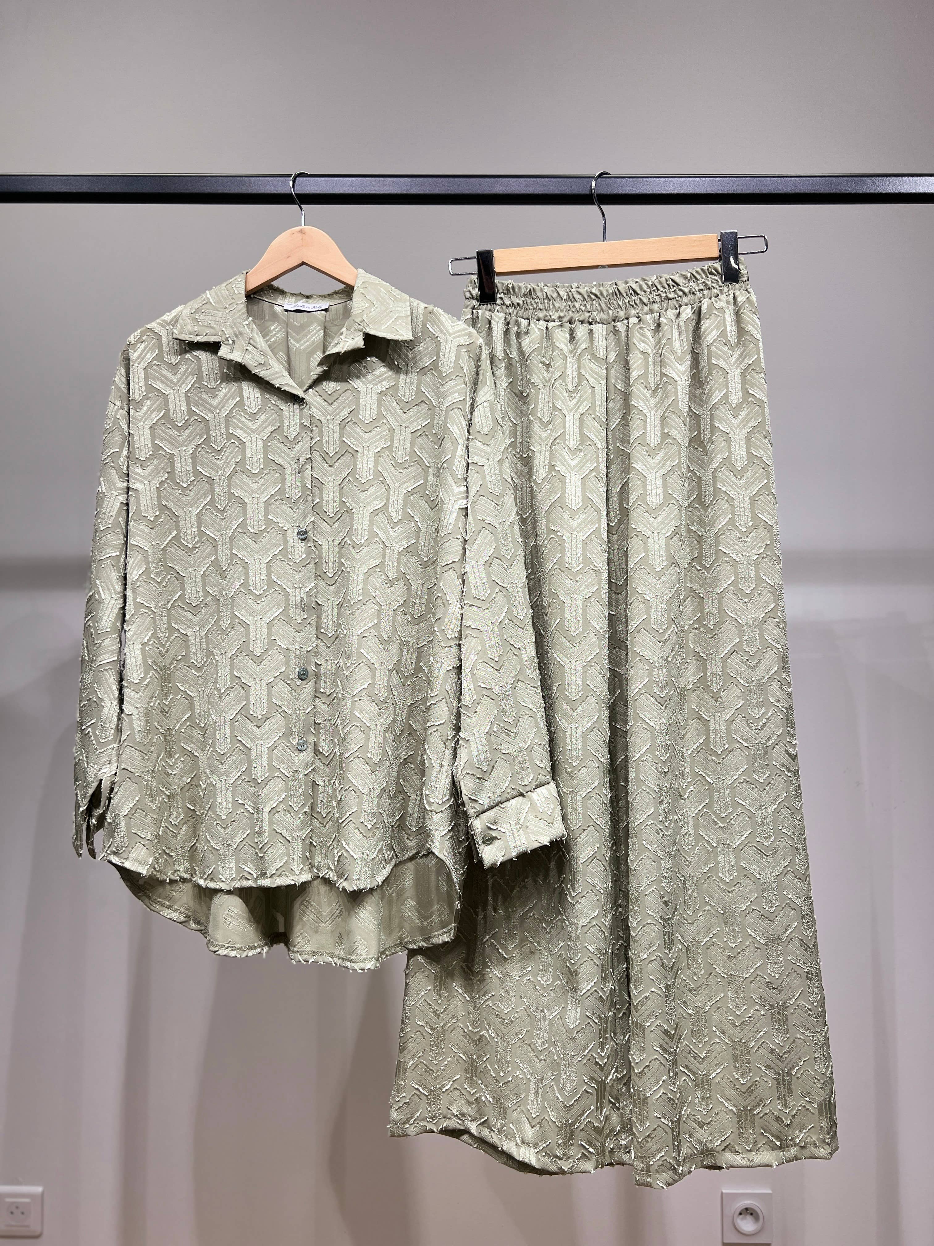 L'Emotion - Wholesale Top & Pant Set (NOT Loungewear) - Women's - Shiny Geometric Pattern Blouse and Pants Set2