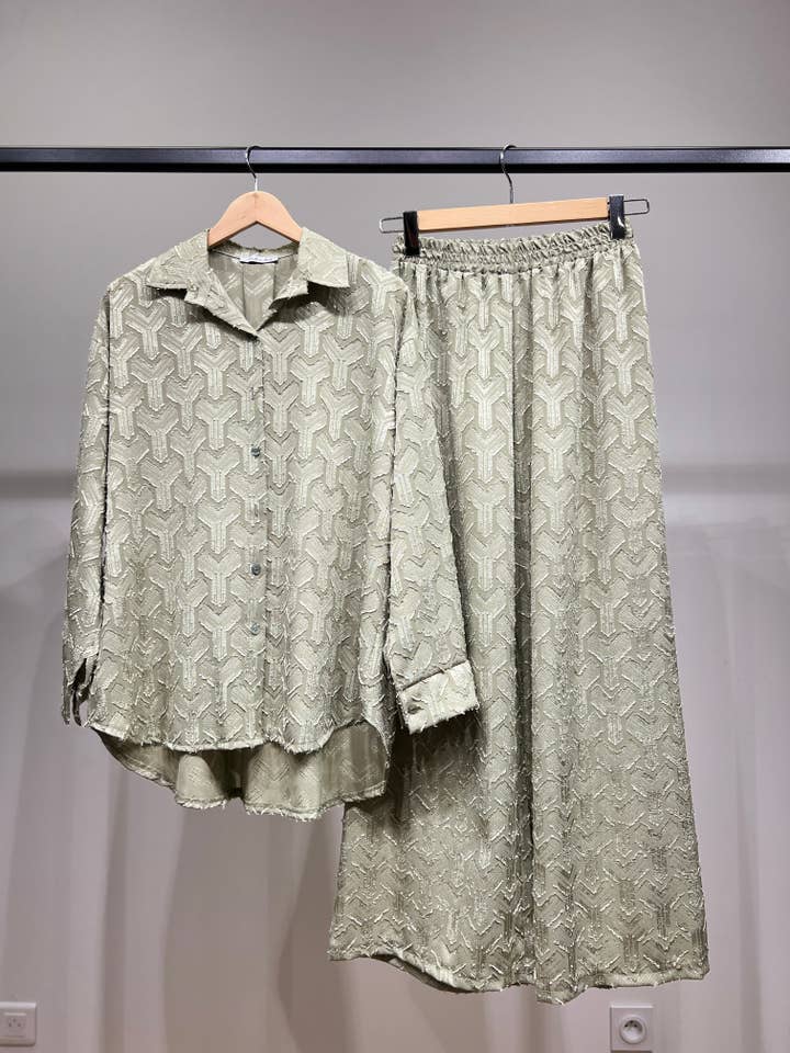 L'Emotion - Wholesale Top & Pant Set (NOT Loungewear) - Women's - Shiny Geometric Pattern Blouse and Pants Set2