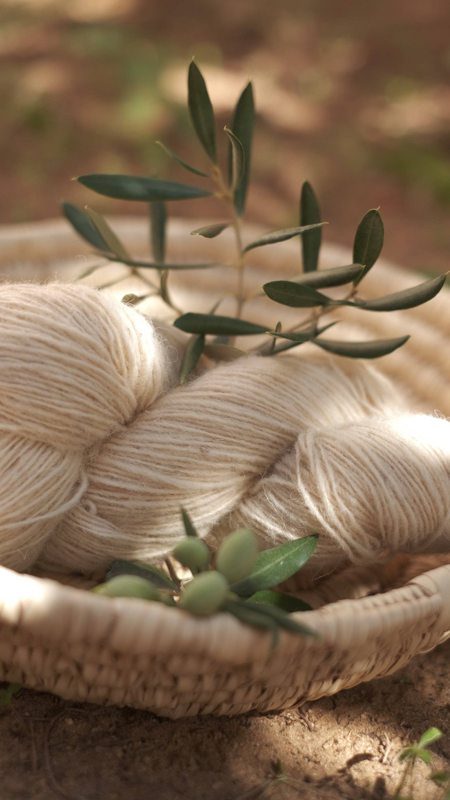 TŪNIQ - Wholesale Yarn - Hand-Spun Wool Threads - Undyed Cream2
