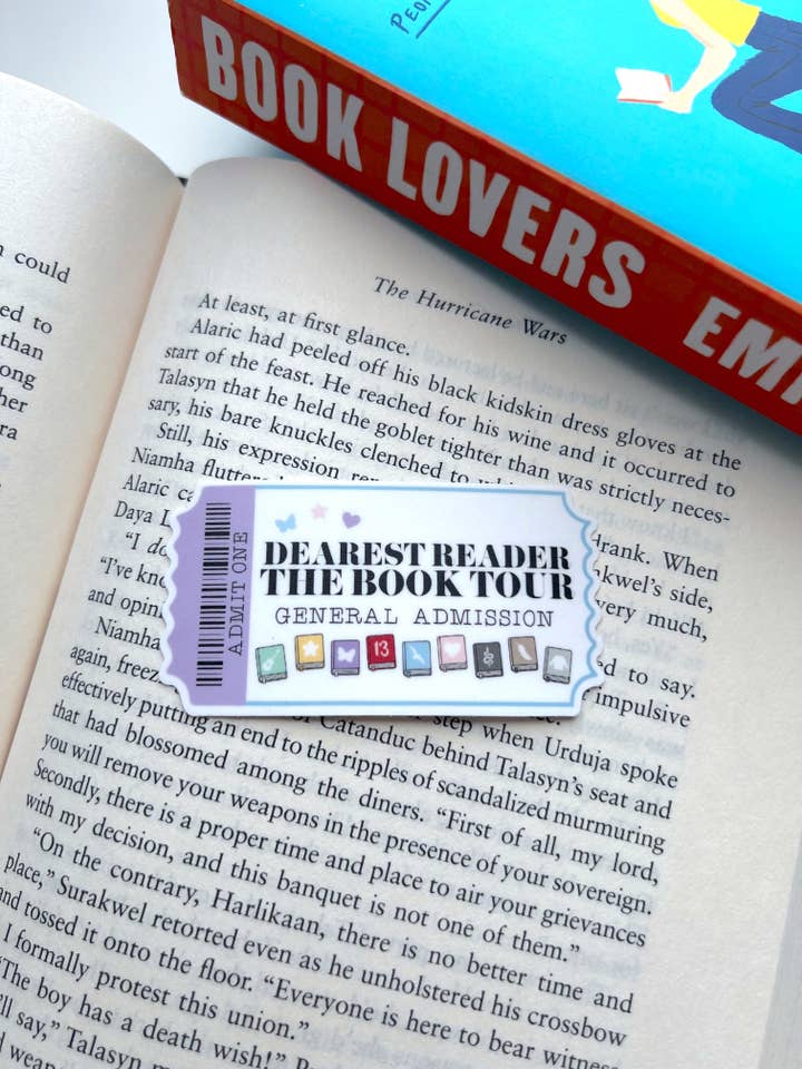 Dearest Reader Ticket - Autocollant imperméable en vinyle pour la vente par Starfalled Pages