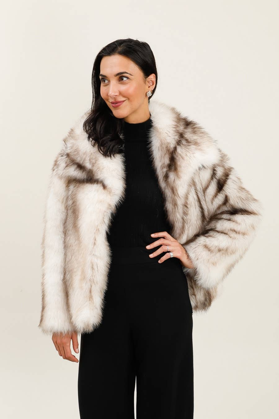 DIX-ONZE - Wholesale Fur/Faux Fur Coat - Women's - Faux Fur Effect Coat – Elegance & Warmth9