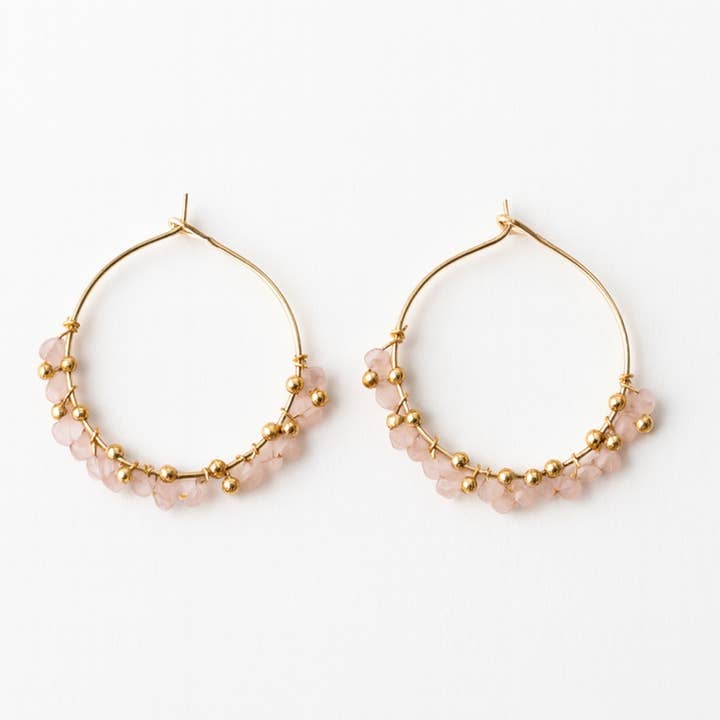 Pendientes de aro dorados y cuarzo rosa para venta al por mayor de Clary Scott Paris