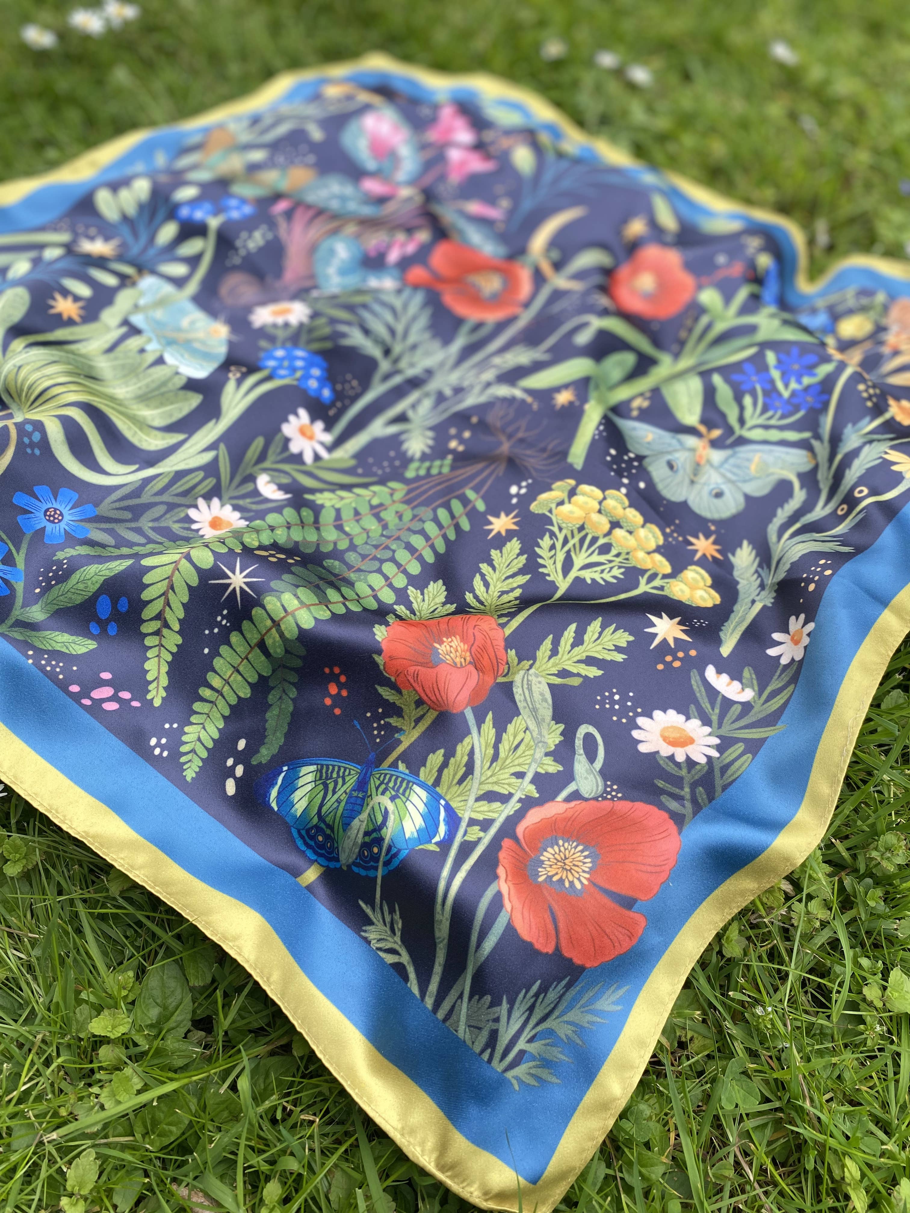 Split Moon Studios - Wholesale Scarf - Women's - Wild Flowers Motif Scarf1