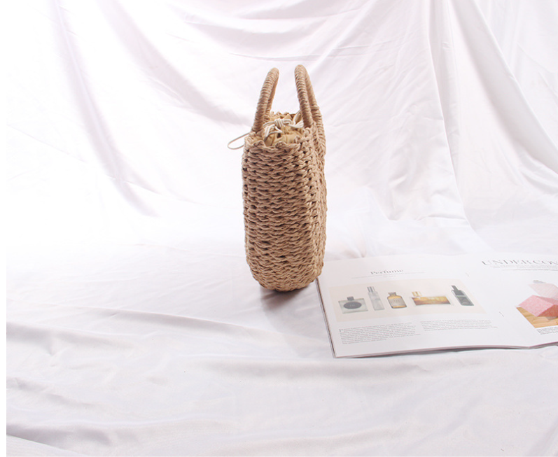 KAFFE Mini rund axelväska i vävd halm för wholesale på Faire2