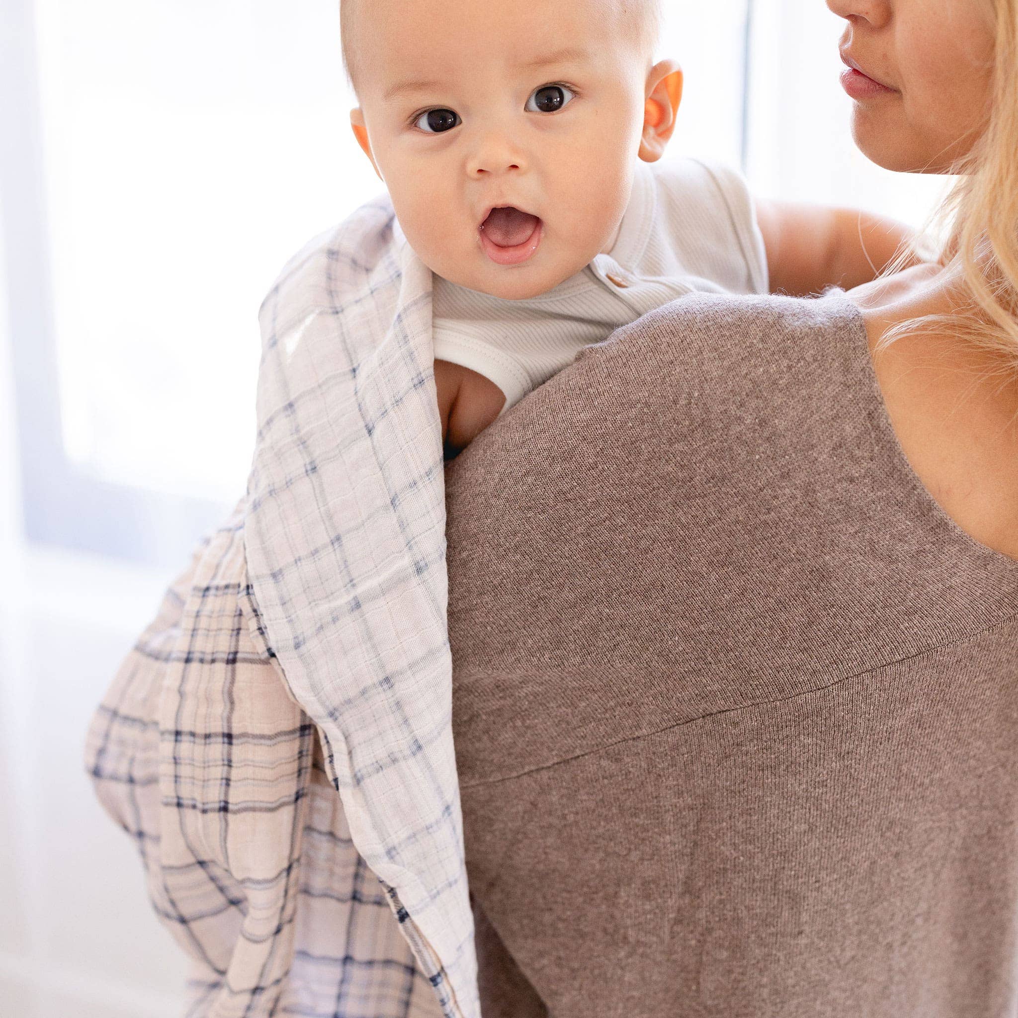 Peachier Goods - Wholesale Swaddle - Baby - Benjamin Swaddle3