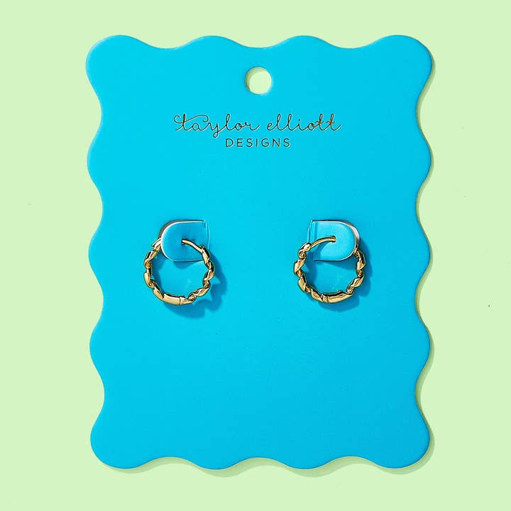 Boucles d'oreilles Huggie - Spirales plaquées or 14K - Eliza pour la vente par Taylor Elliott Designs