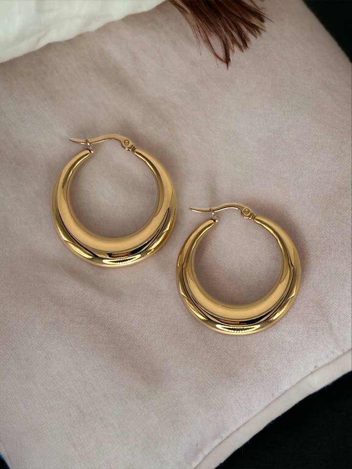 C-formade Hoop-örhängen för wholesale av sajna collection