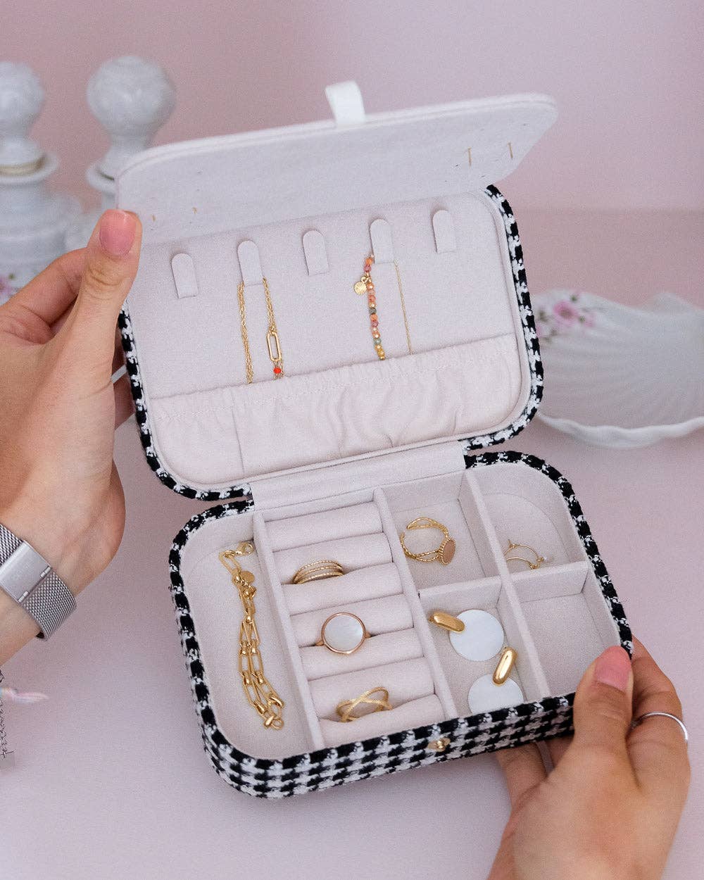 Maison Scarlett - Vente Boîte/rangement à bijoux - Boîte à bijoux de voyage Brigitte en pied de poule1