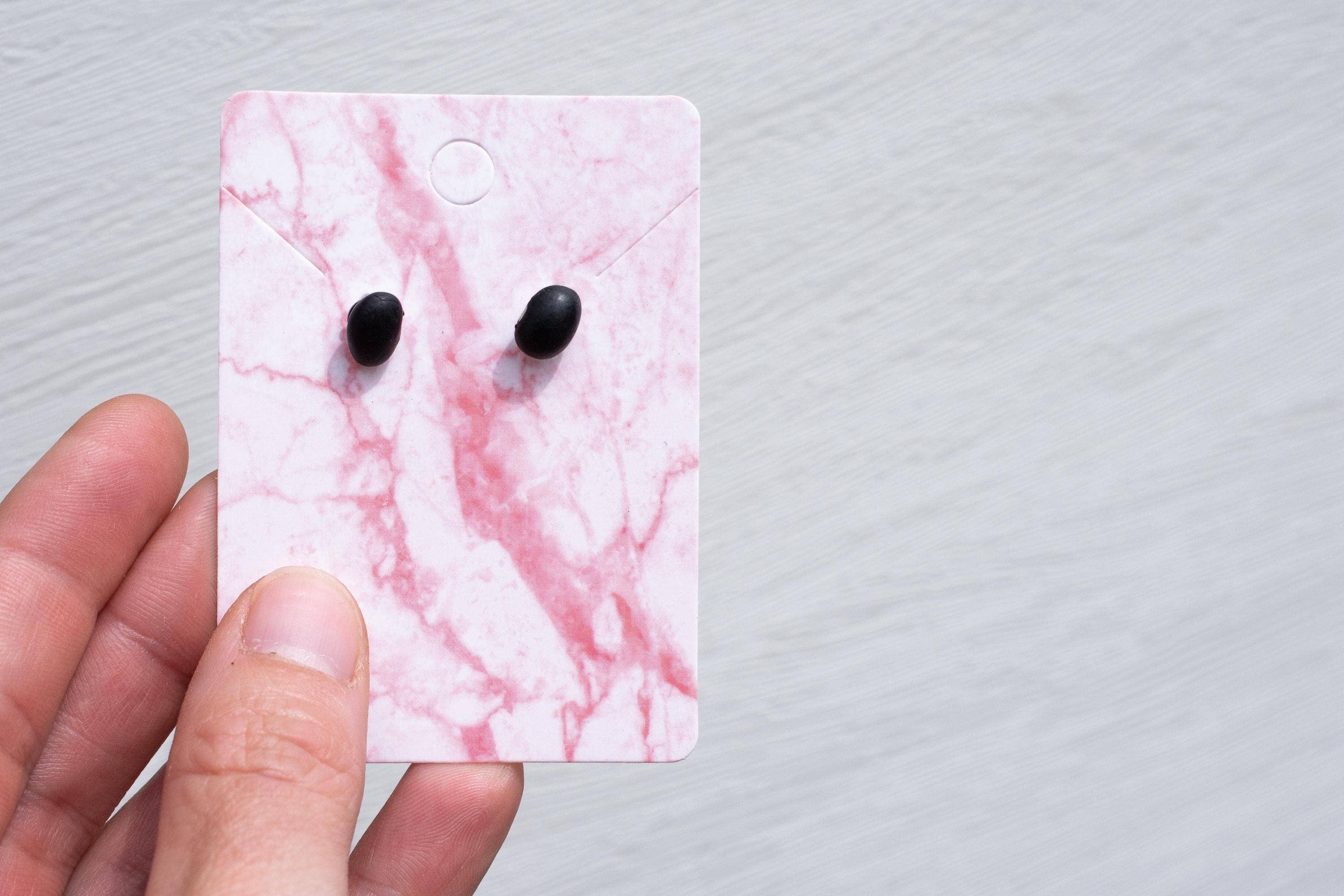 Shutterhaus – wholesale Hängande örhängen – Organiska torkade svarta bönor hypoallergena örhängen1