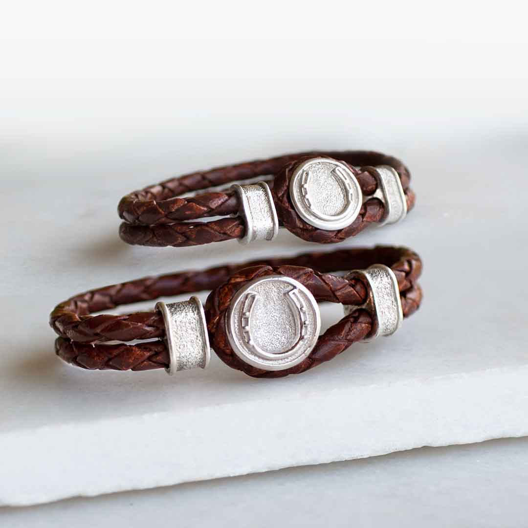 URBAN-EQUESTRIAN - Vente Bracelet jonc - Colton - Bracelet Équestre Tressé en Dôme de Fer à Cheval Or ou Argent sur Marron2