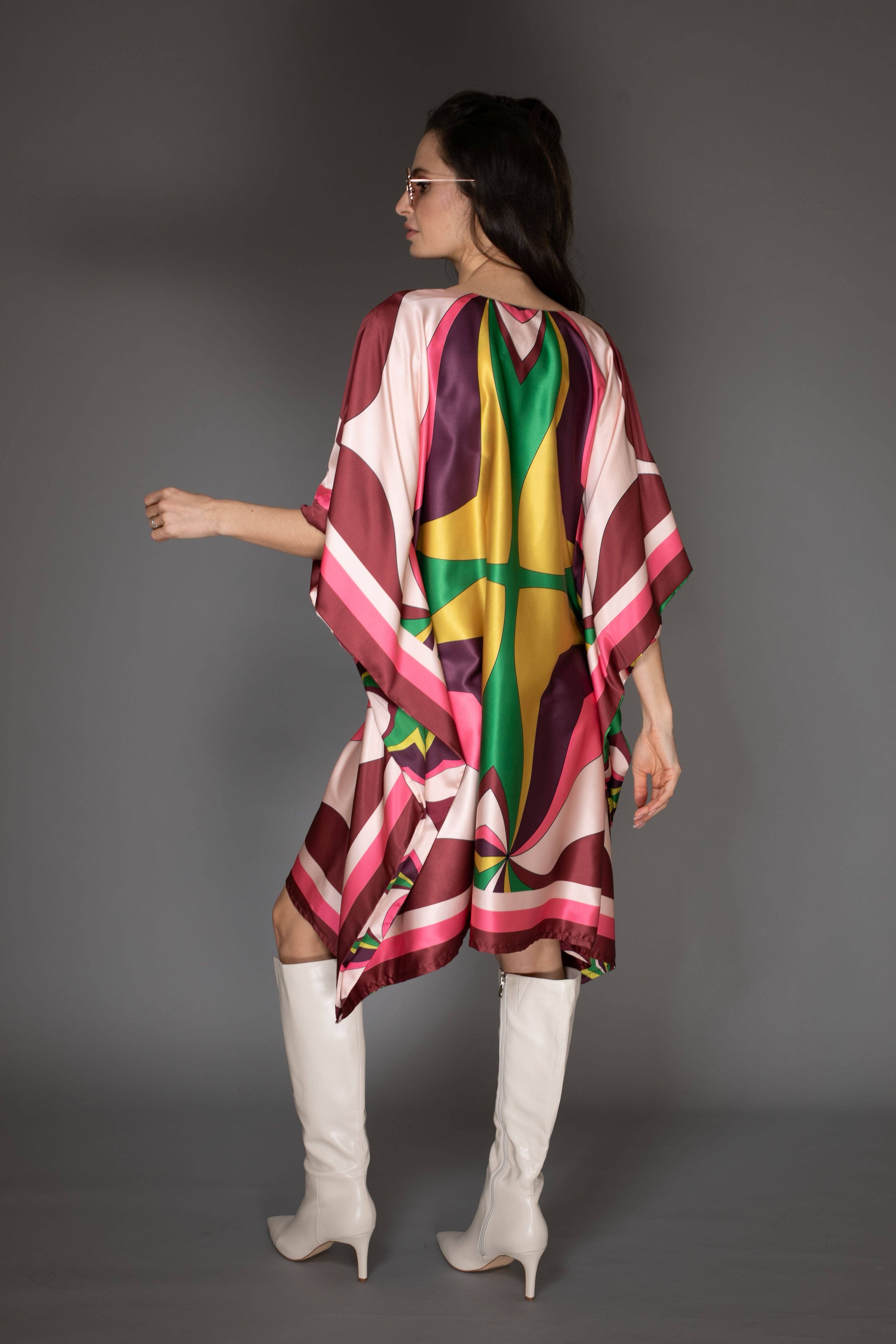 Roze multi Roze Abstracte Print Korte Satijnen Kaftan Jurk voor groothandel op Faire1