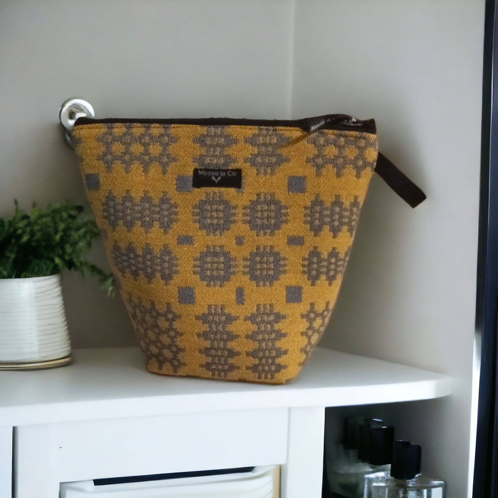 Moose & Co - Wholesale Toiletry Bag - Women's - Welsh tapestry blanket design wash bags / make up bags3