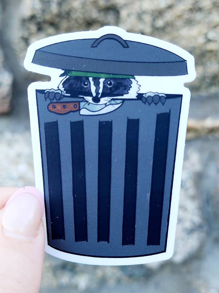 Commando Trash Panda klistermärke, tvättbjörnsklistermärke, Appalachia för wholesale av The Dungeon Rose