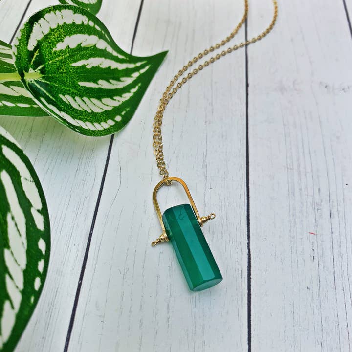 Grøn Onyx tønde Cut 14 k guld fyld halskæde for engroshandel hos Enclave Gold