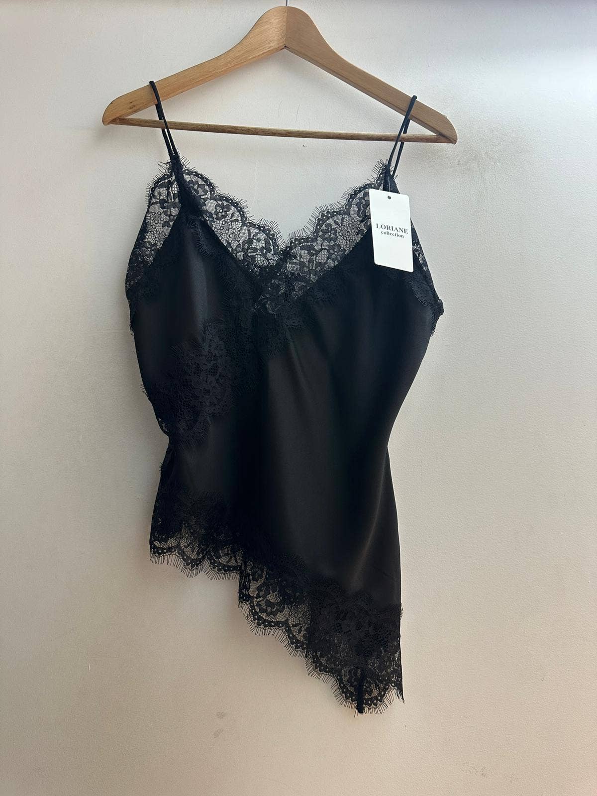 LORIANE - Vente Débardeur – femme - 7462 Haut à bretelle asymétrique en satin5