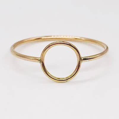 Bague Circle Perfect | Bague en or 14 carats pour la vente par From Brooklyn With Love