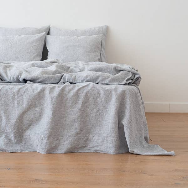 Drap plat en lin Indigo Washed Pinstripe pour la vente par LinenMe
