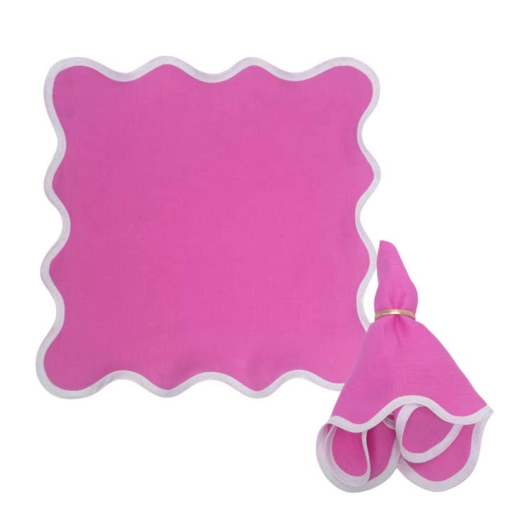 Linnedug med bølget kant | Azalea Pink (4-pak) for engroshandel hos Frances Fields Home, formerly Fenwick Fields