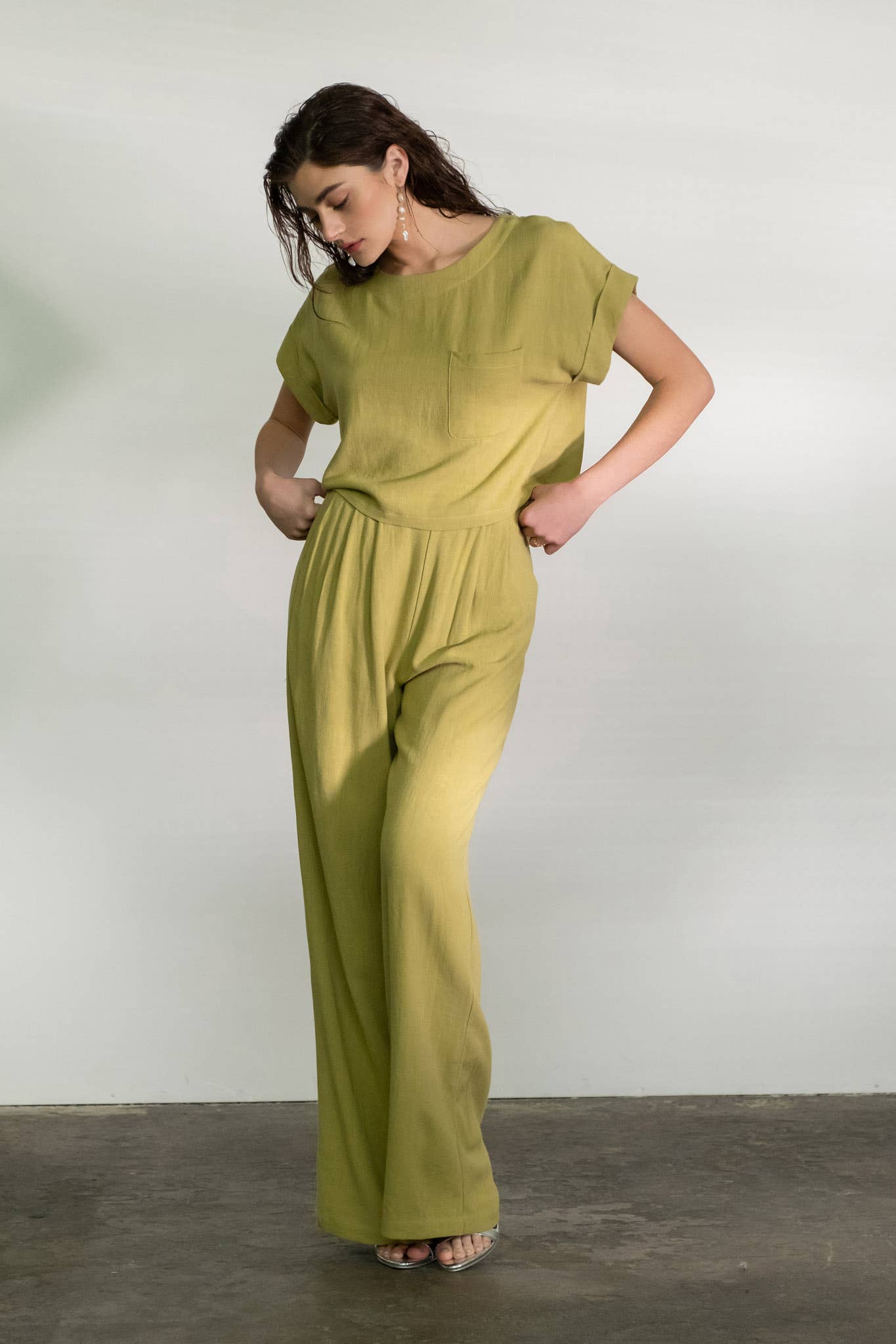 Blu Pepper - Vendita all'ingrosso Pantalone - Donna - Pantaloni a gamba ampia plissettati in lino con vita alta13