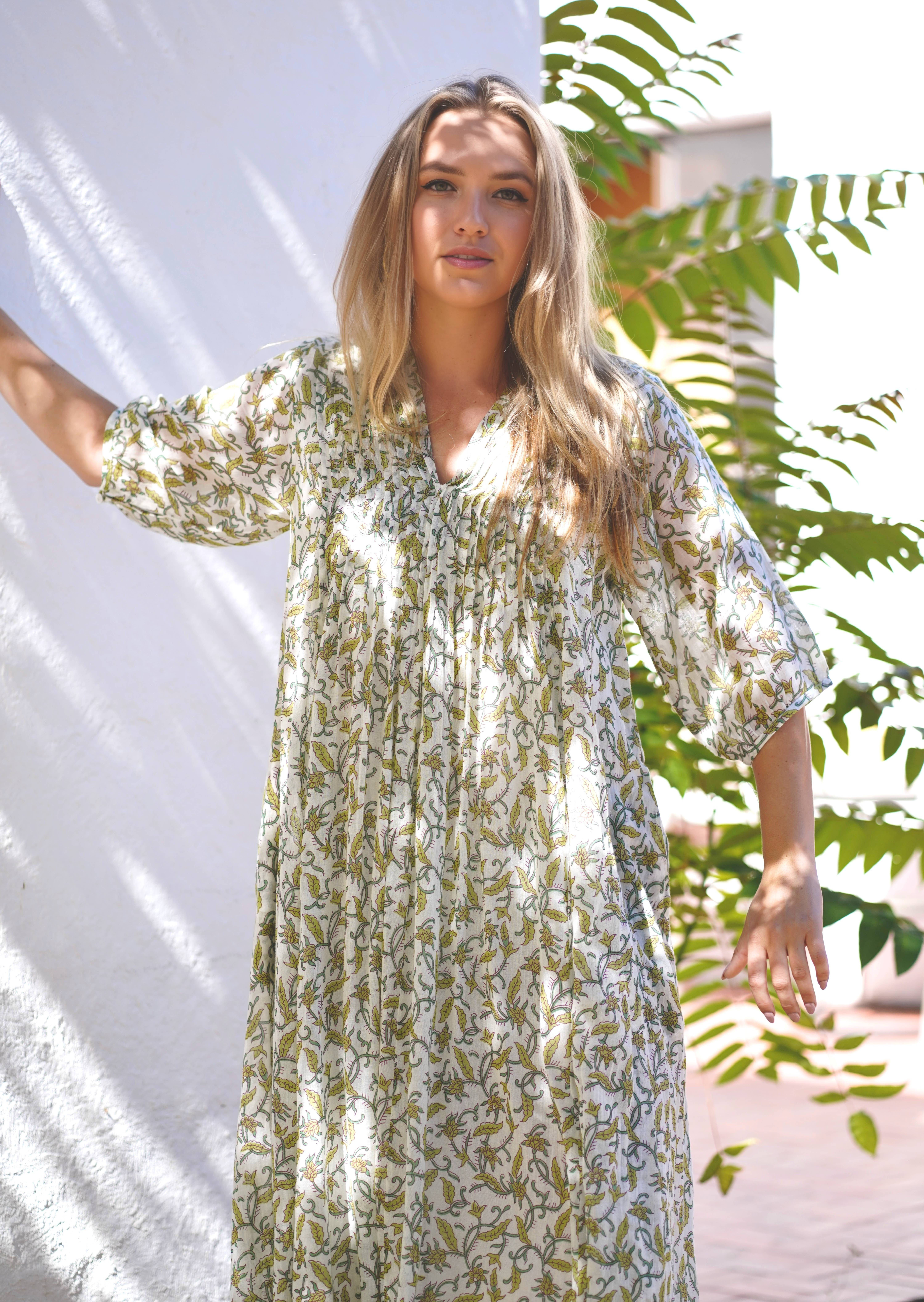 Vert Robe Skye imprimée à la main, verte  en vente sur Faire5