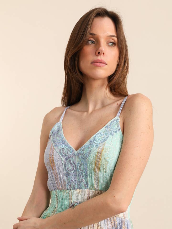 Abito Lungo Bohémien con Spalline Sottili – Dettagli Ricamati per la vendita all'ingrosso da parte di DIX-ONZE