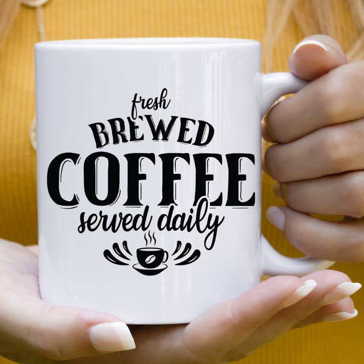 Tasse quotidienne cousue au café fraîchement infusé pour la vente par Mug Boss Inc.