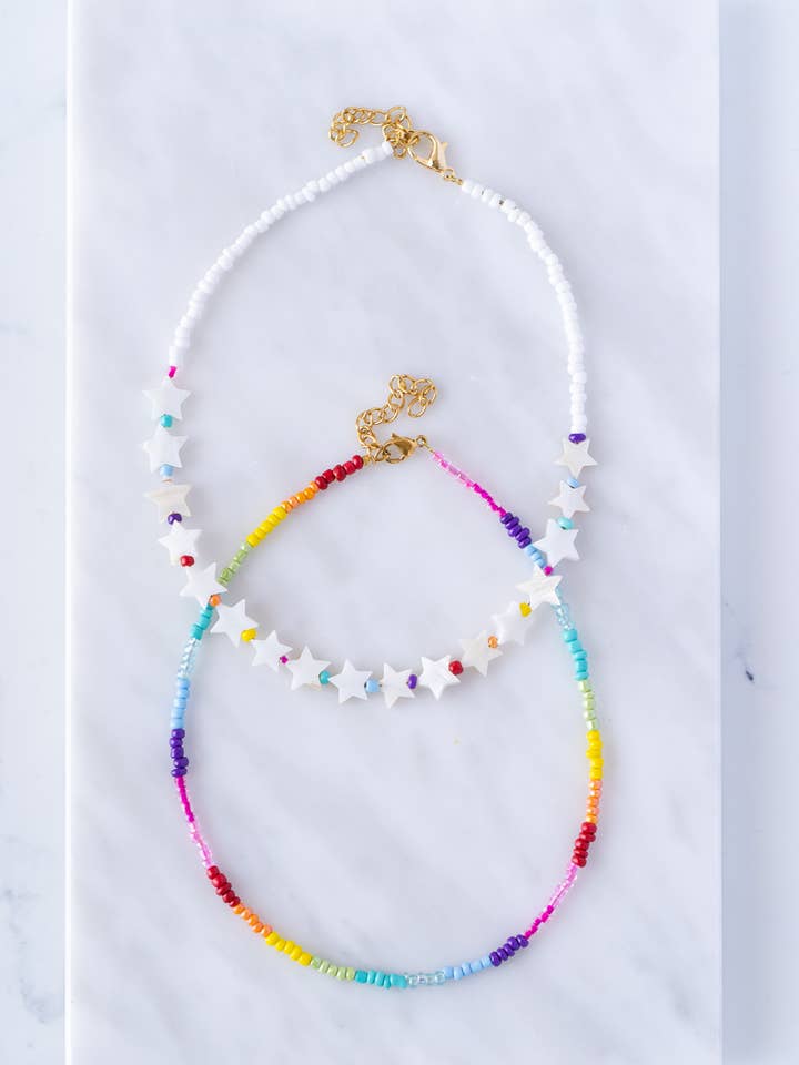 Regenbogen-Choker und mehrfarbige Stern-Halsketten für den Großhandel von Goupi