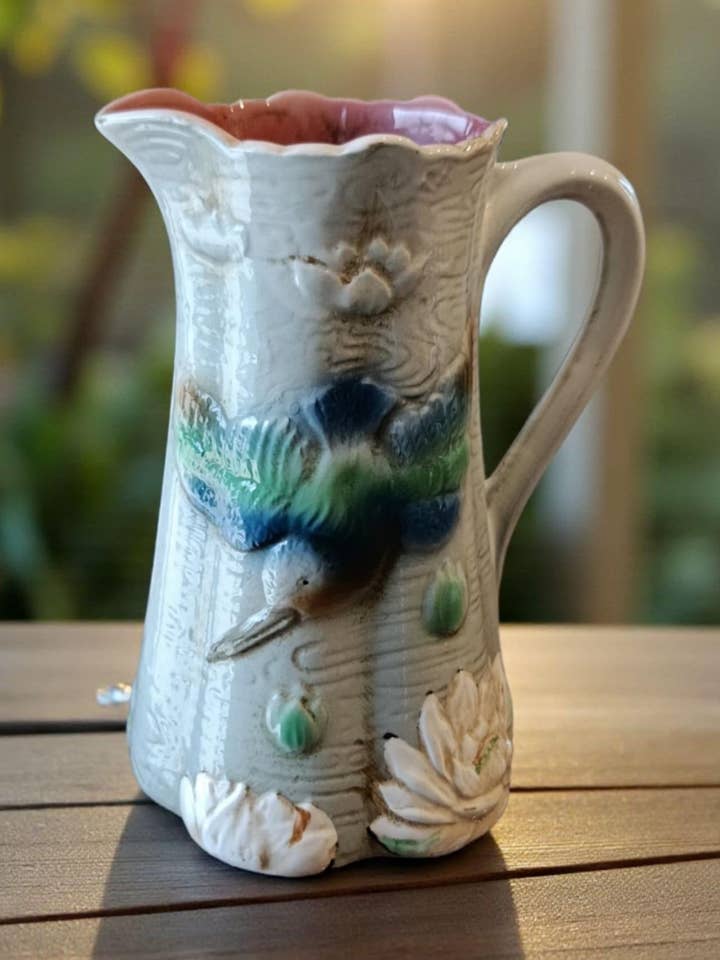 Kanna i barbotine "Fågel med lotus" i art déco-stil för wholesale av Art Déco Style