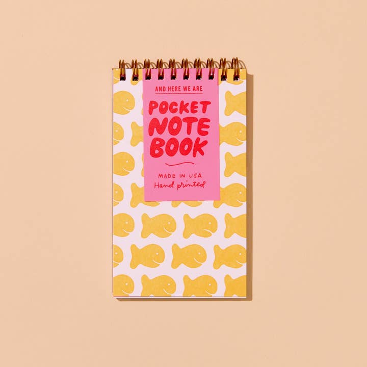 Kleines niedliches Letterpress-Spiralnotizbuch – Goldfisch-Cracker für den Großhandel von And Here We Are