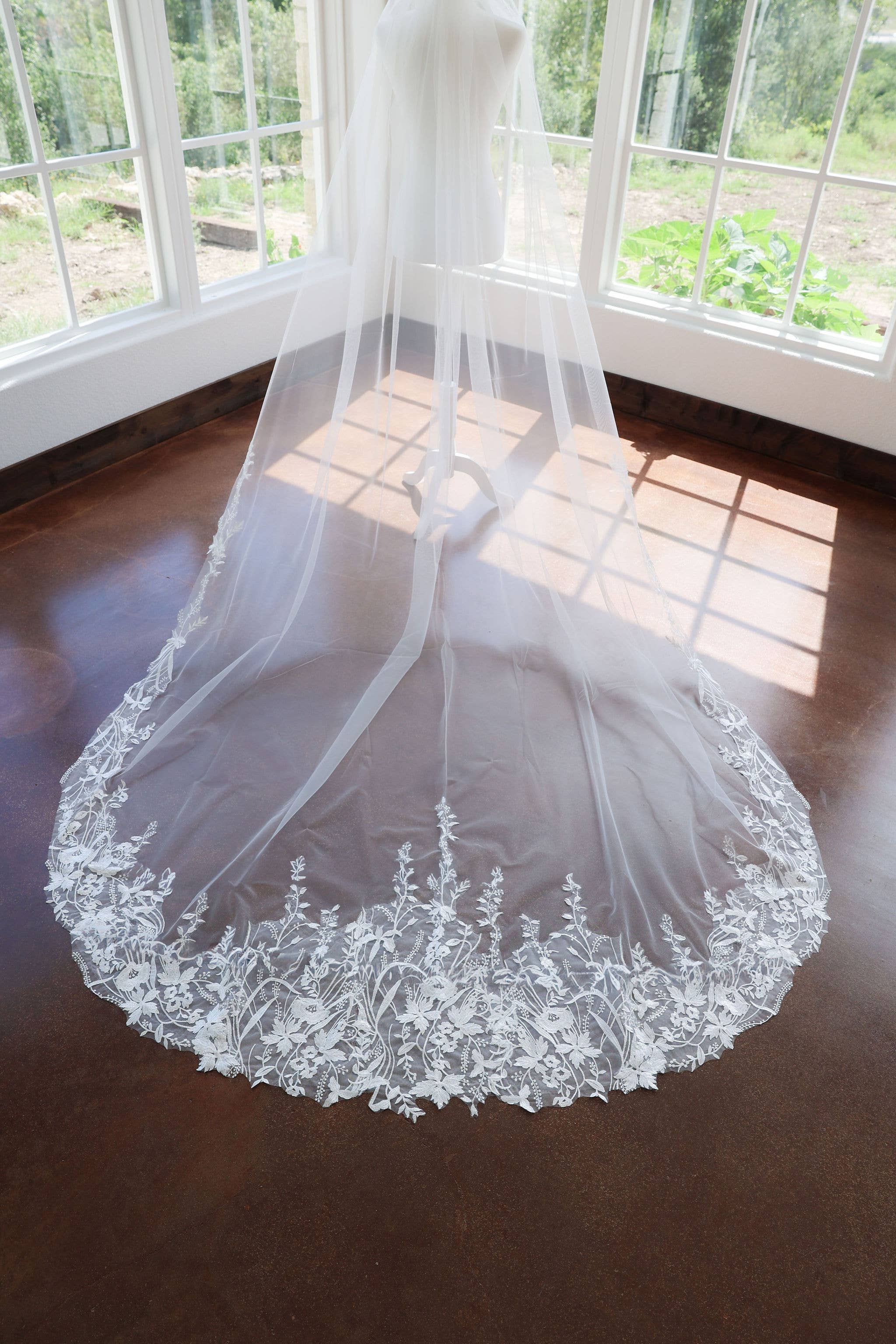 Petite Mariee Boutique – wholesale Veil – Women’s – Wildflower Wedding Veil1