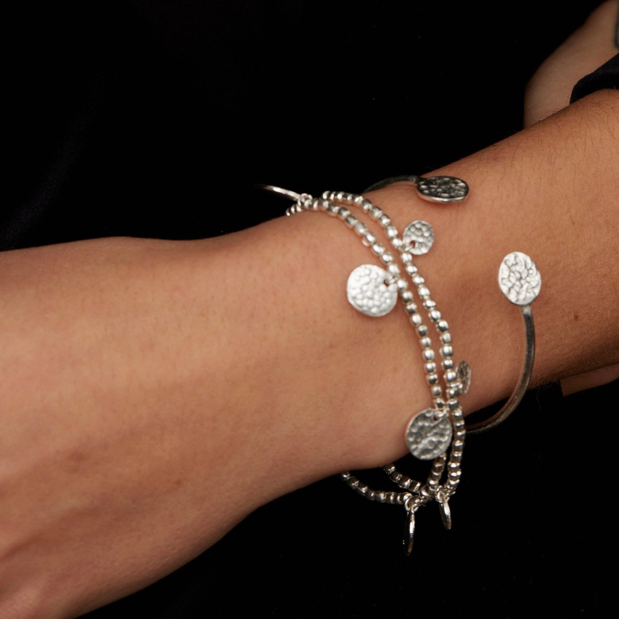 Ashiana London – Großhandel Armband mit Charms/Anhängern – Waage Silbermünzen-Armband1