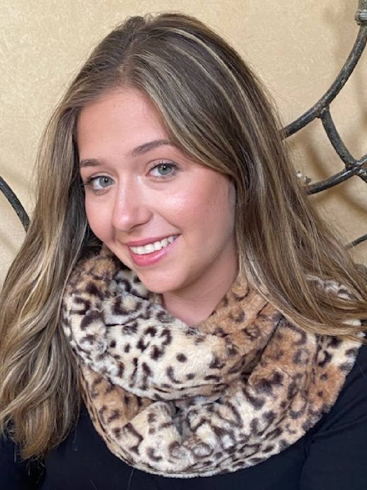 Mjukaste Leopard Infinity Scarf för wholesale av Embellish Your Life