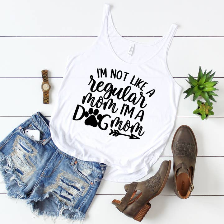 Not A Regular Maman Im Un Dog Maman Tank 2 pour la vente par FAMS design