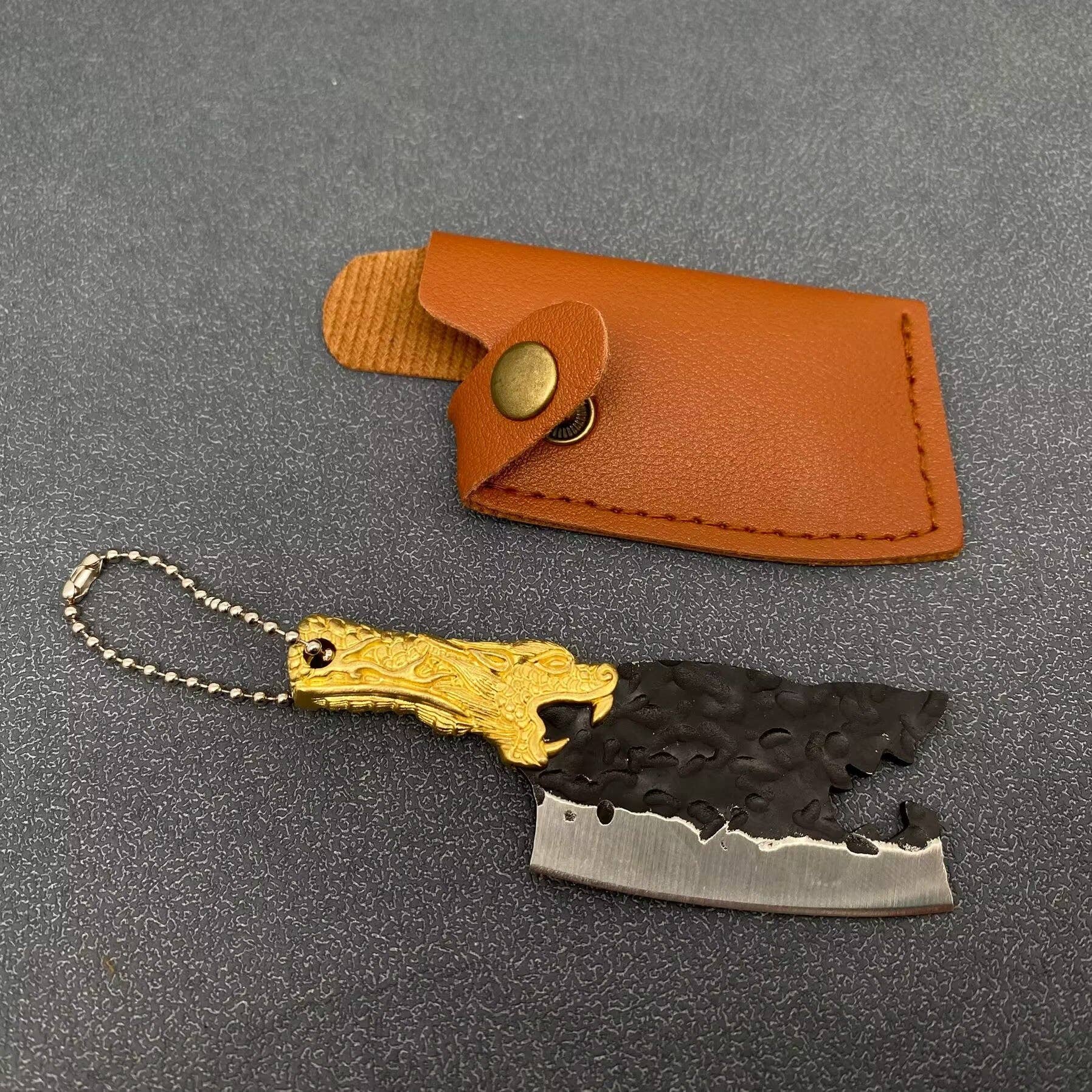 Mio Queena - Vente Couteau de poche/étui - Couteau en acier inoxydable avec manche en forme de tête de dragon et émail, avec étuis5