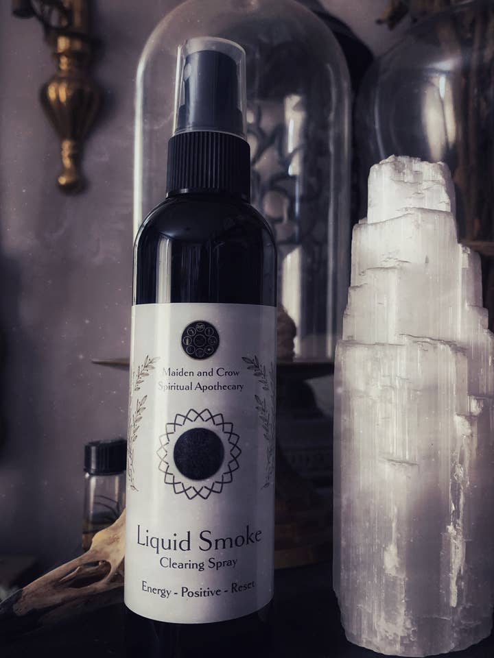 Spray de désenfumage liquide pour la vente par Maiden and Crow Spiritual Apothecary