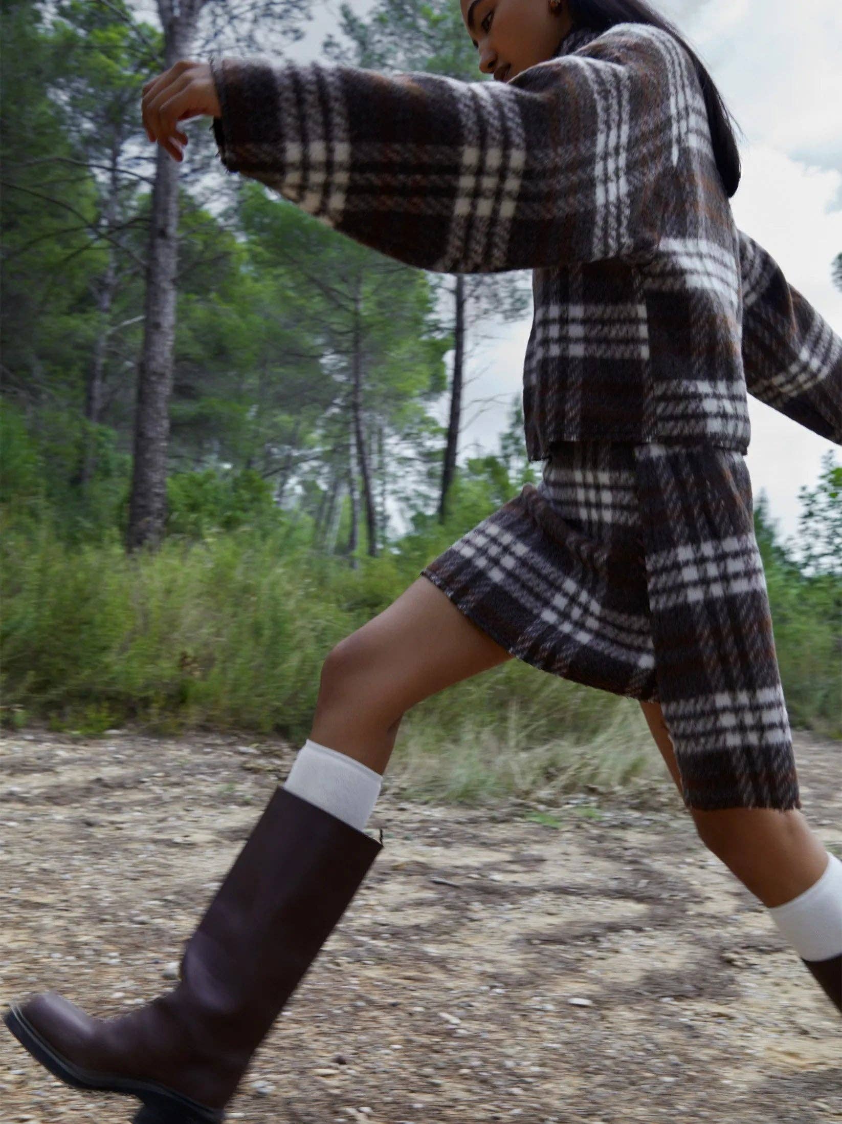 CARMEN SAYS – wholesale Skirt – Women’s – Falda Mini de Cuadros Marrón Descalza2