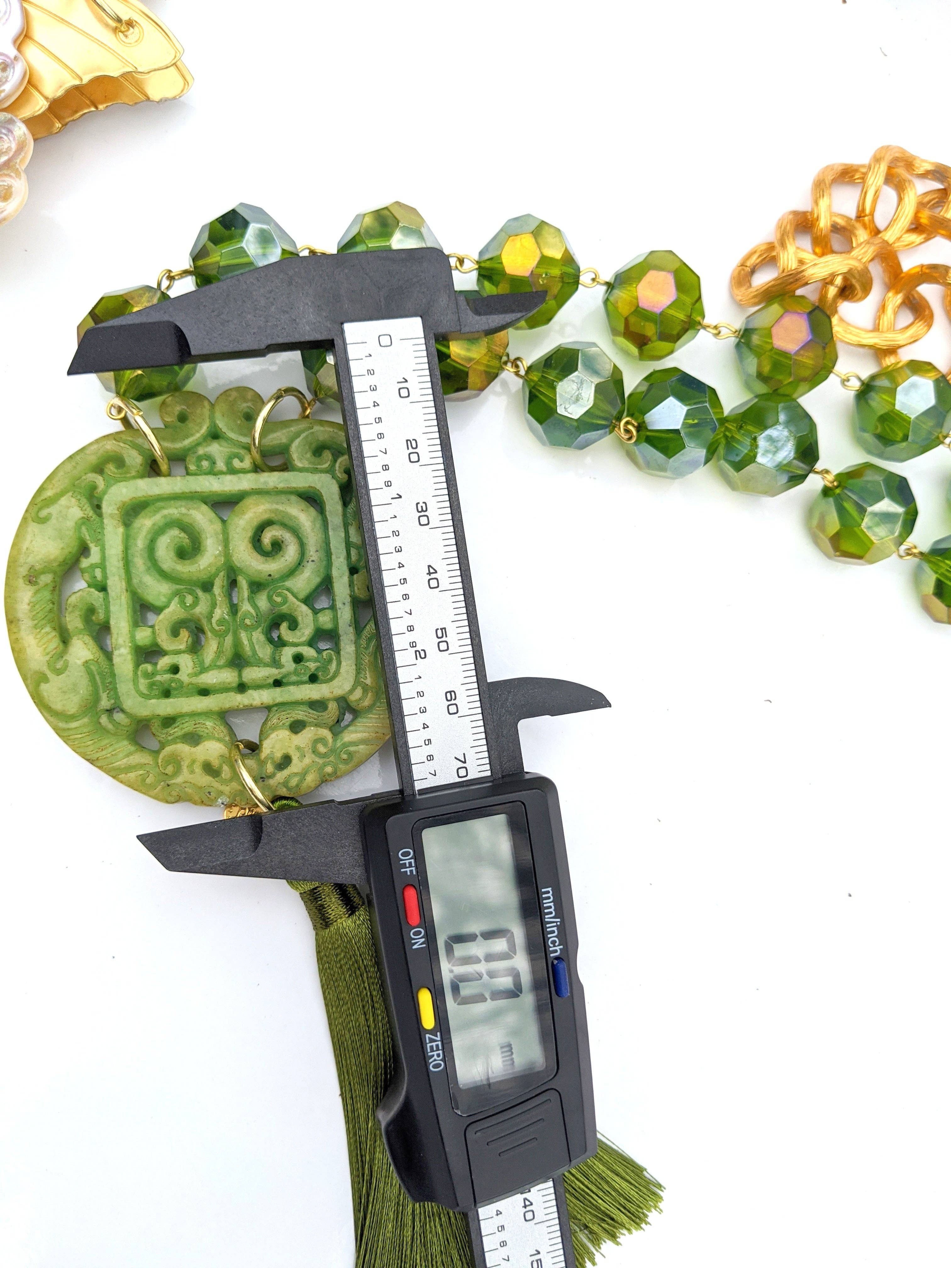 Gay Isber Designs – Colar com missangas/pérolas por atacado – Grande AB Green Moss Hand Linked Beads Colar de tassle Jade Disk Gay Isber Unisex Um de um8