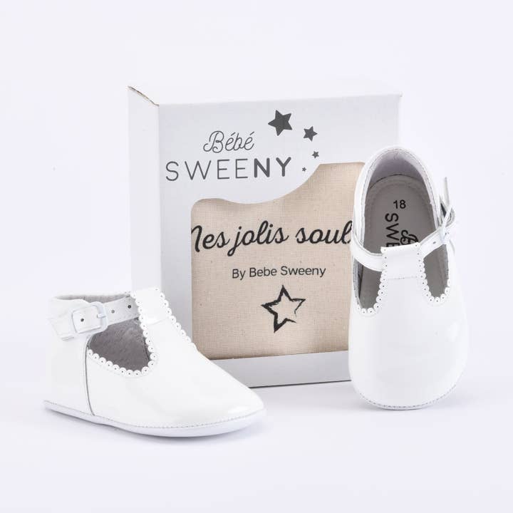 Witte leren Pre-Walker-schoenen voor baby's met gesp voor wholesale door Bebe Sweeny