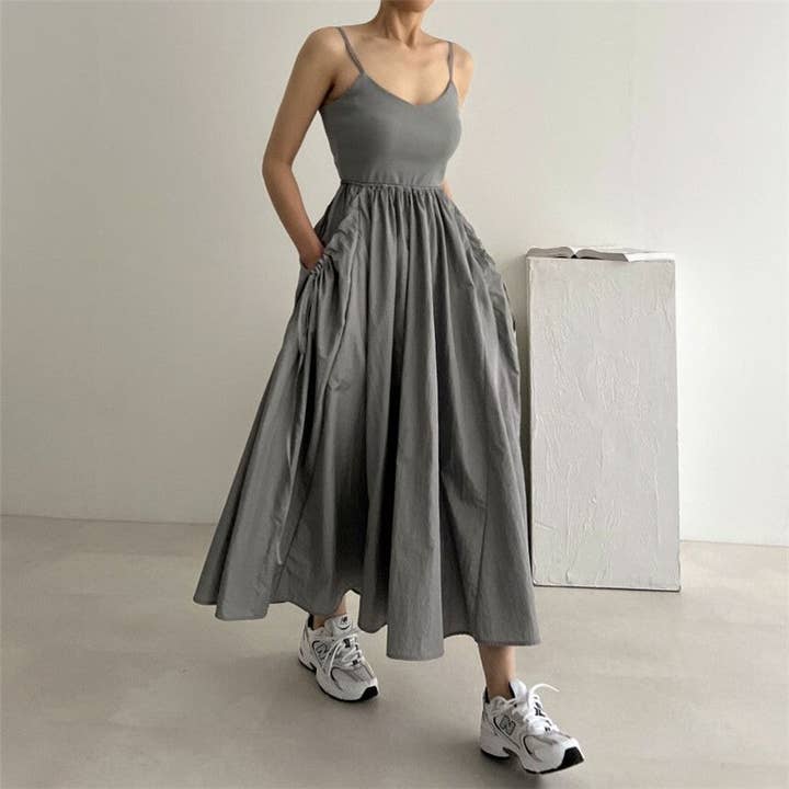 Robe à bretelles plissée dos nu à col en U de couleur unie
Titre optimisé suggéré : « Chic » pour la vente par UZ Wholesale Store