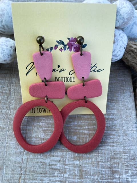 Tons de Brincos Ollie Drop Clay de 3 Peças Bordeaux por atacado de Nina’s Attic