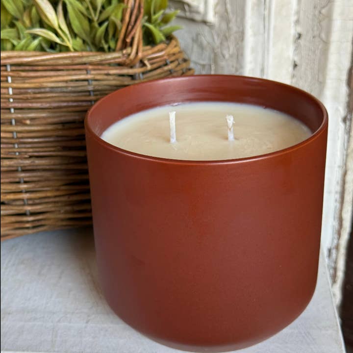 Bougie de café 32oz dans une boîte de voyage pour la vente par 1858 Candle Co