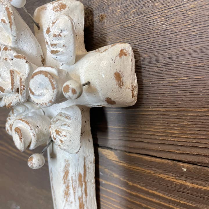 My Amigos Imports - Vente Croix murales - Erin Fleur Argile Blanche Croix-ER-Fait Main-Mur-4x6,5 po-Petit1