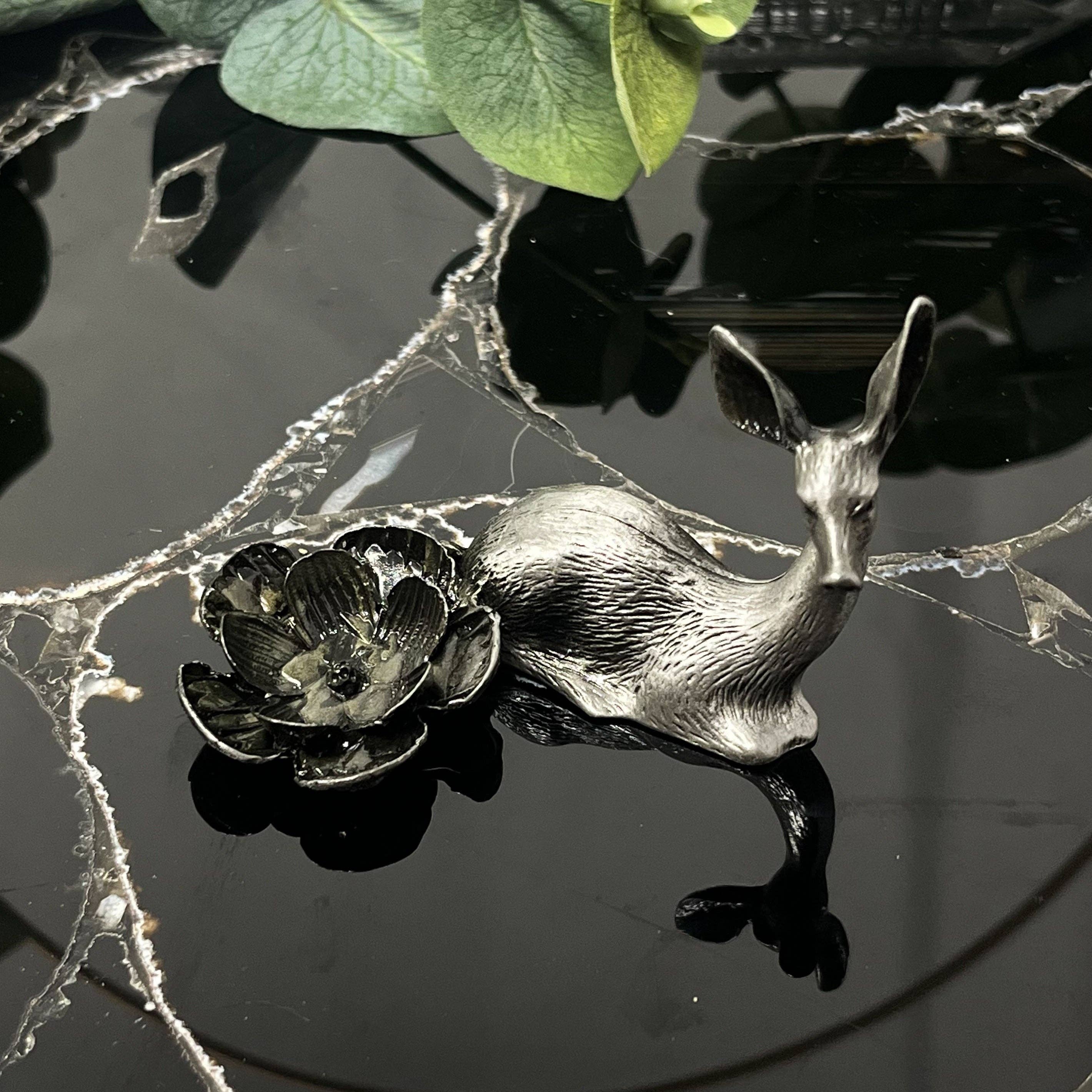 The Crystal Tabby – Großhandel Tischdeko – Silberner Hirsch Kugelständer5