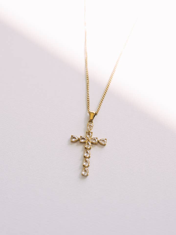 Colar Cruz de Cristal Pera Vera por atacado de BELJOY