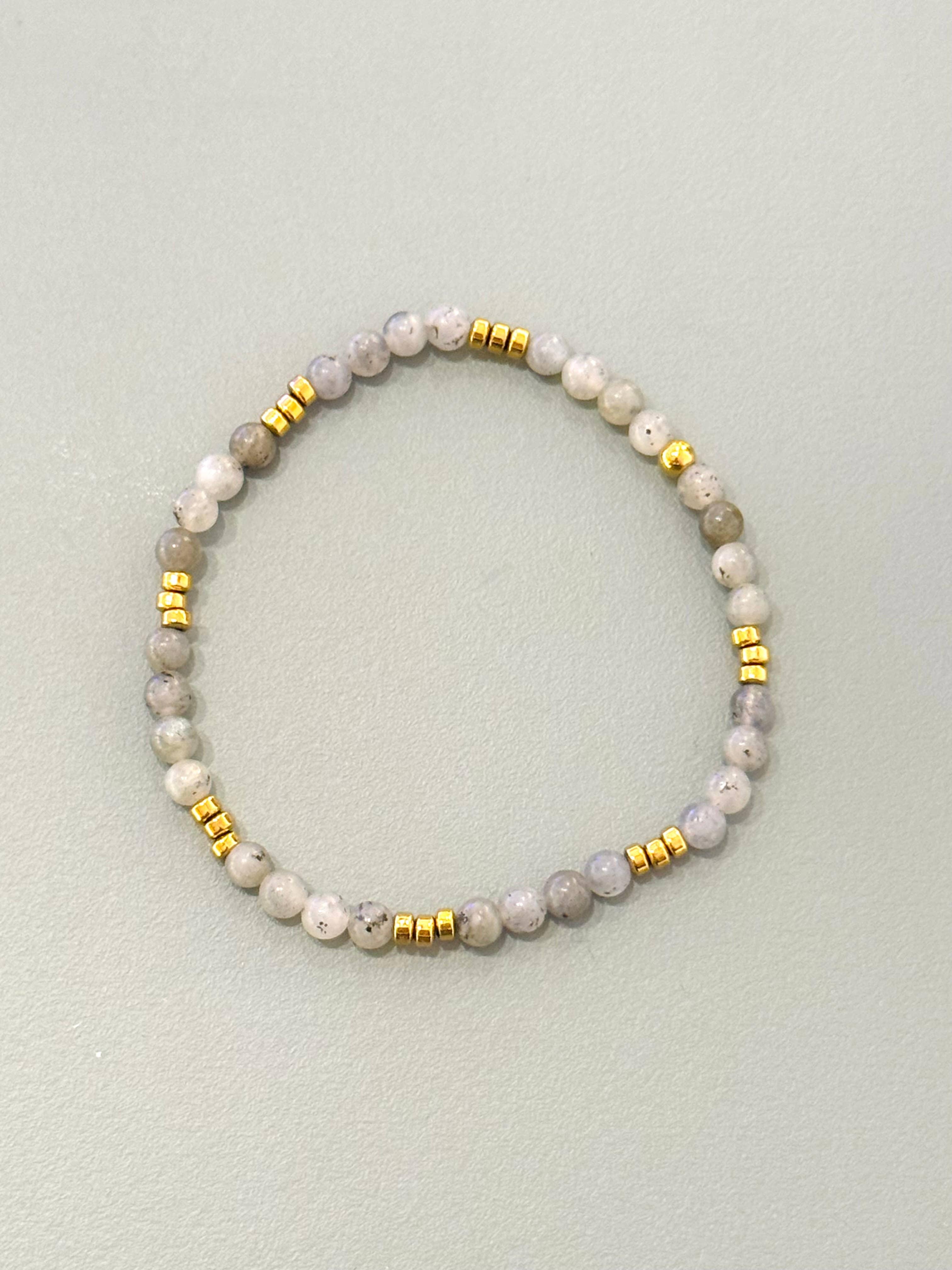 Cassette Barcelona – Engroshandel Perlearmbånd – Aloa elastisk sommerarmbånd med mineralsten16