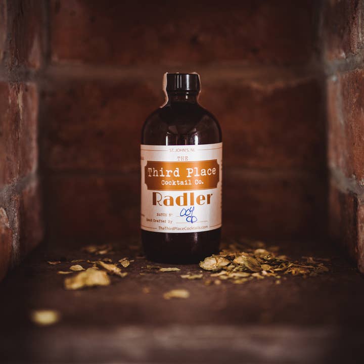 Der dritte Platz Cocktail Co - Radler für den Großhandel von The Third Place Cocktail Co.