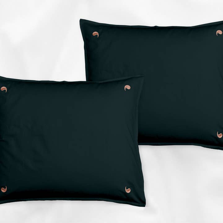 Set di federe in raso Namal Uyana (verde scuro con foglie rosa) per la vendita all'ingrosso da parte di Four Leaves